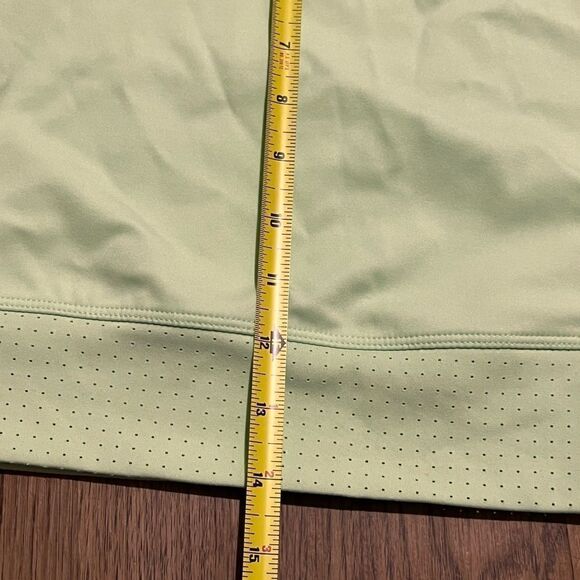 Fabletics High-Waisted Motion365® Color Block Shorts and crop top set - Picture 11 of 13